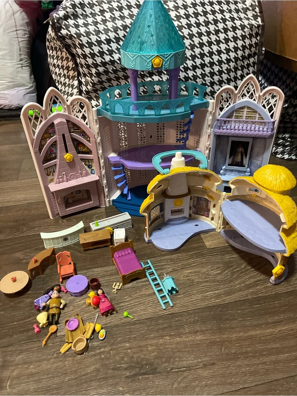 Kids Wish Playset Castle Toy - Teal, Purple & Yellow Figurine Set